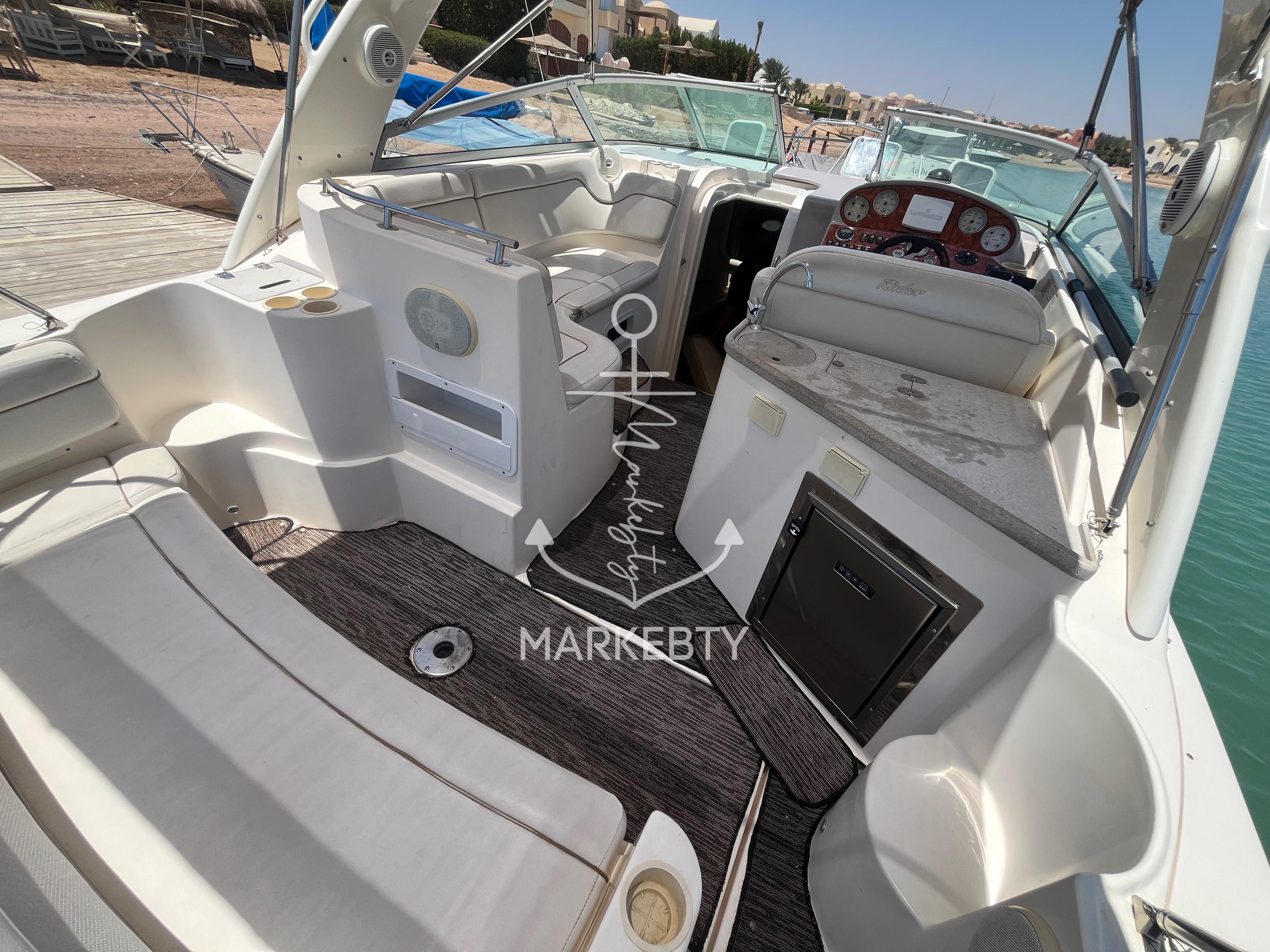 Rinker Fiesta Vee 300