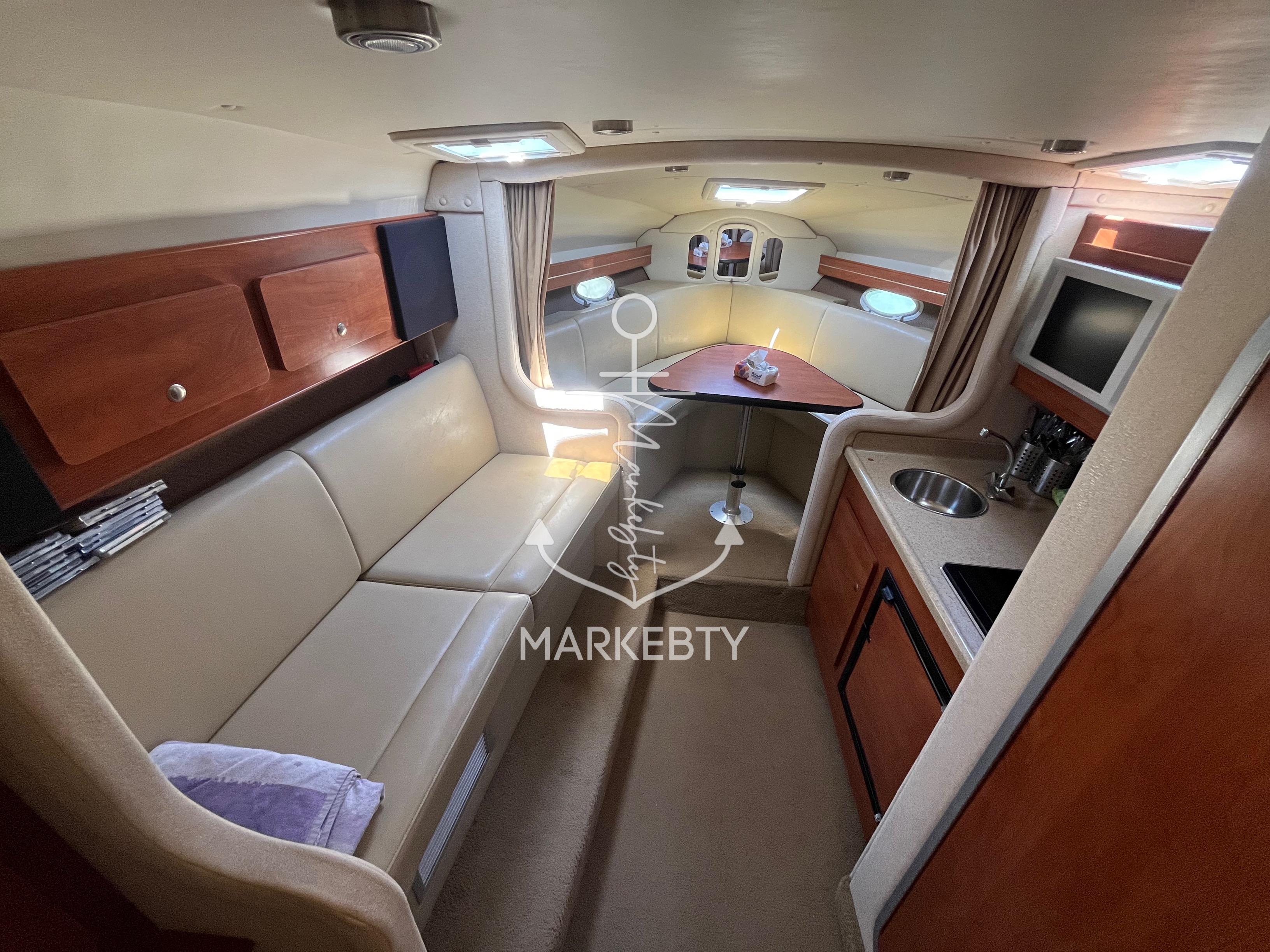 Rinker Fiesta Vee 300