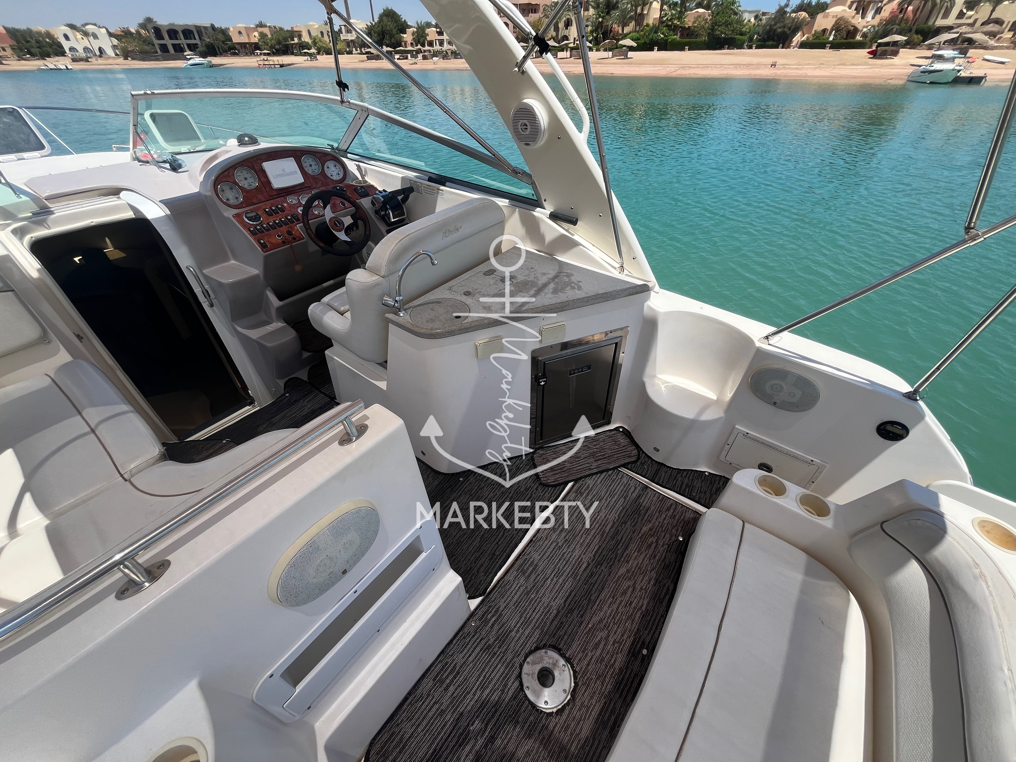 Rinker Fiesta Vee 300