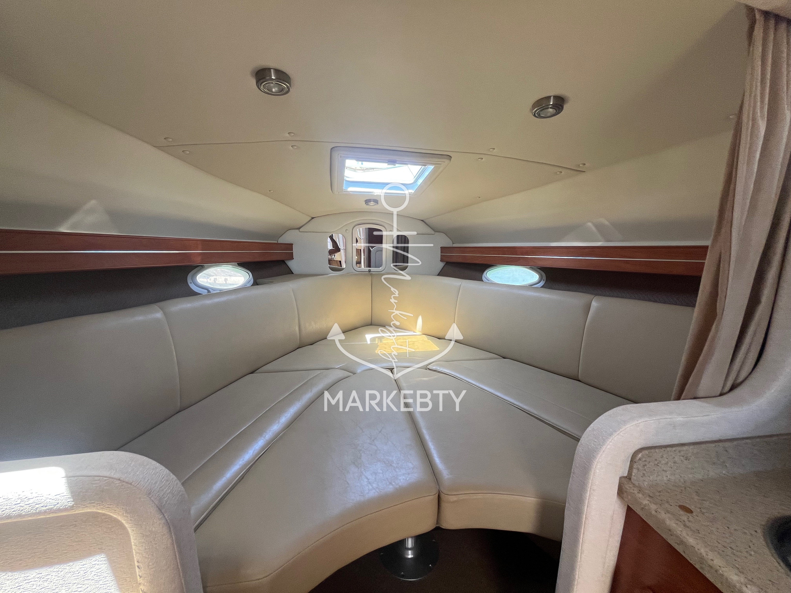 Rinker Fiesta Vee 300