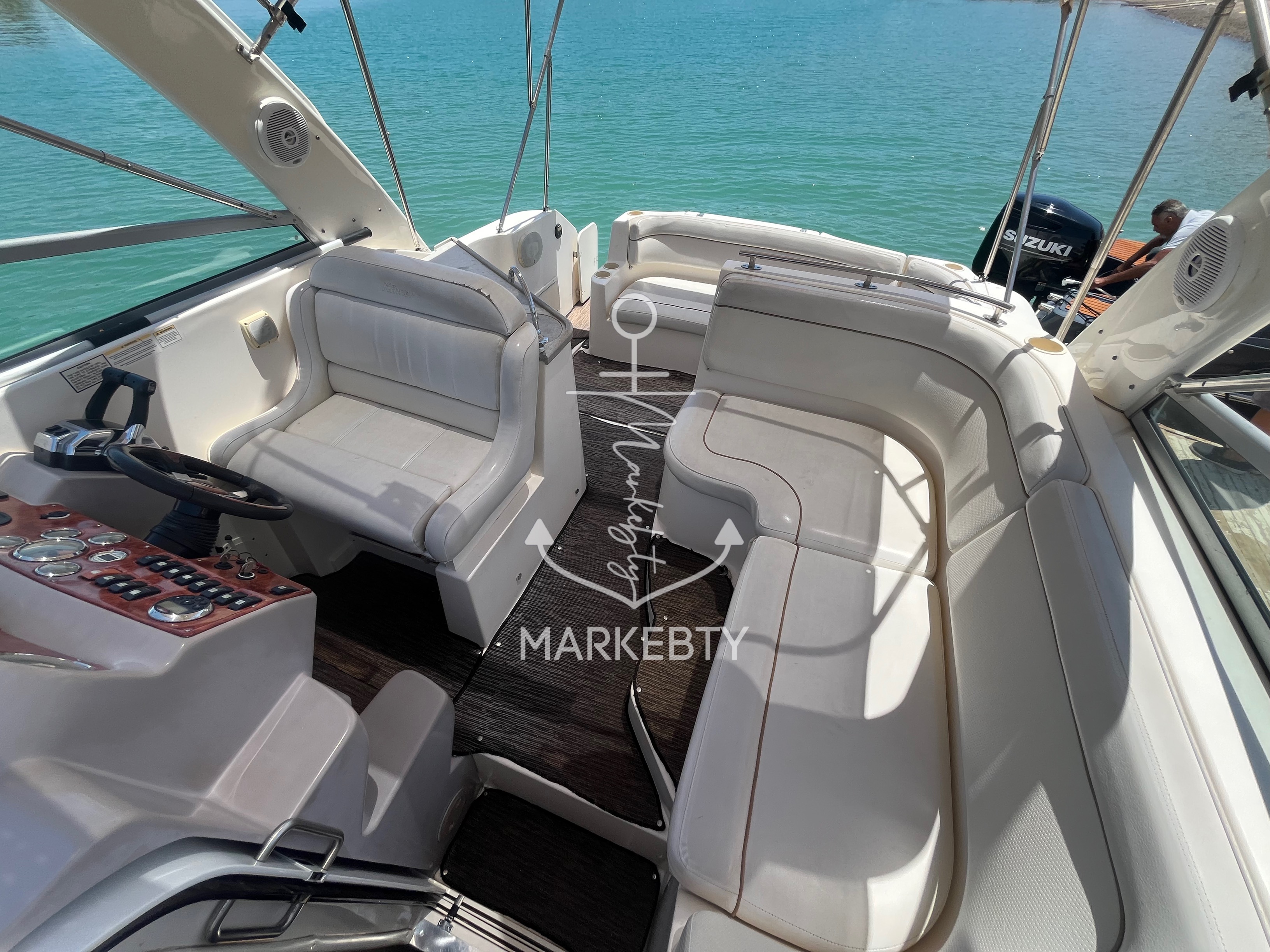 Rinker Fiesta Vee 300